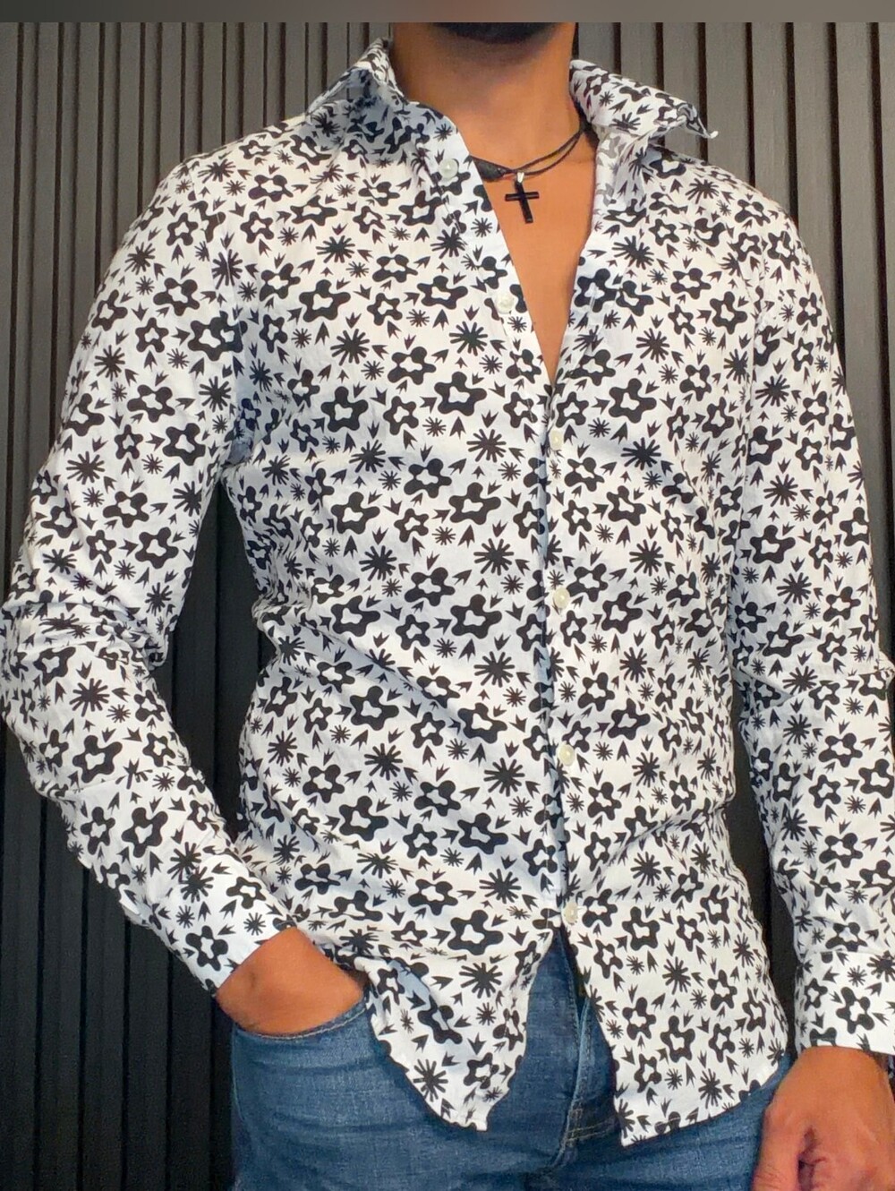 Used Express Men's Black & White Floral Button-Down Shirt size XS